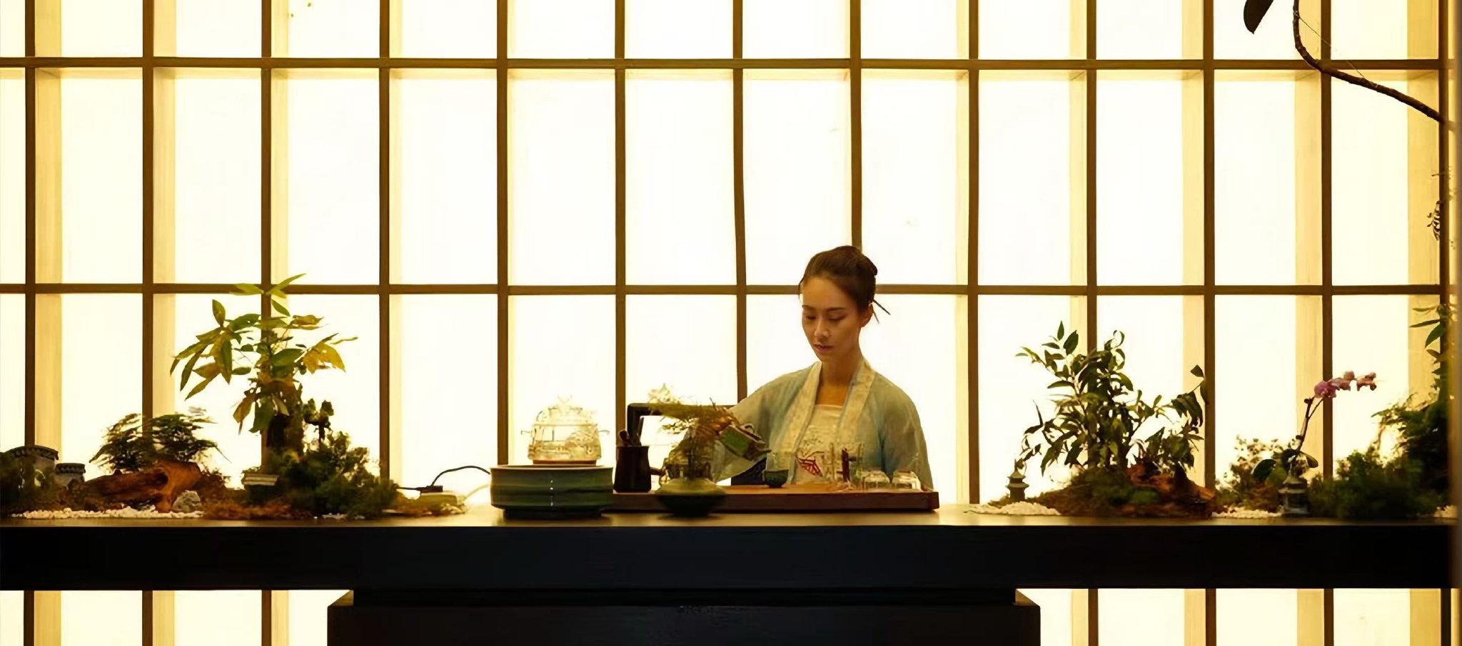 宾客可在酒店体验西域非遗纸艺，以及点茶艺术